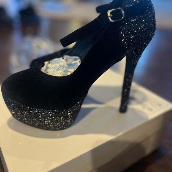 Heels - Picture 4 of 5